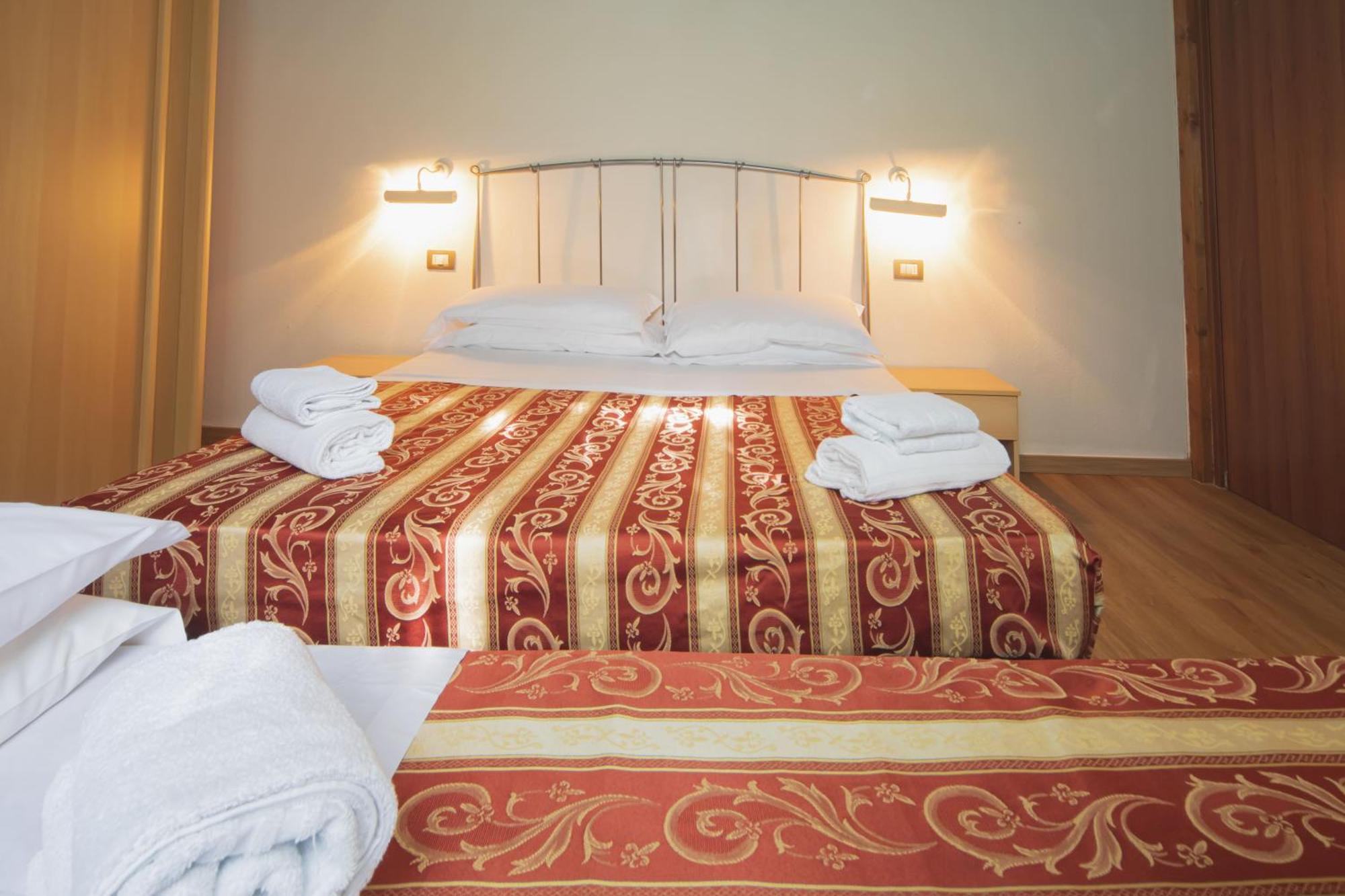 Heliopolis Camping & Village Пінето Екстер'єр фото