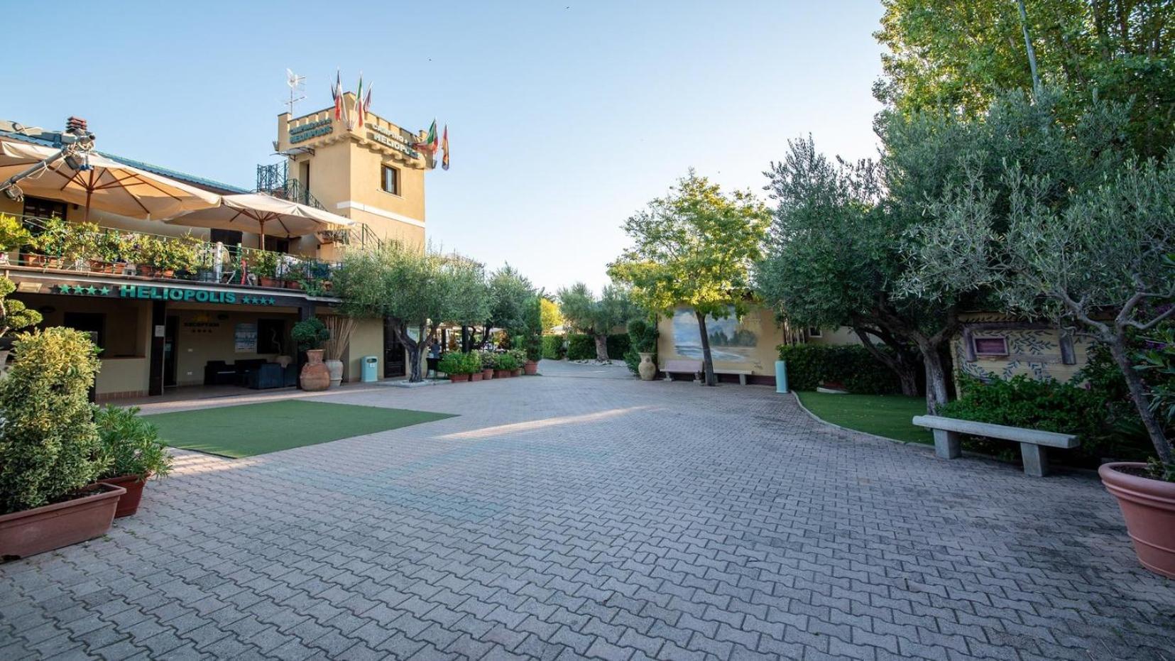 Heliopolis Camping & Village Пінето Екстер'єр фото